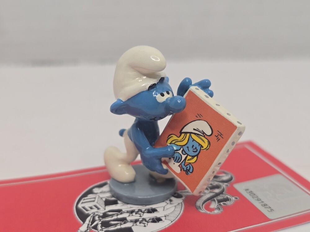 Pixi Mini, Smurf with Picture Of Smurfette in Box with numbered COA from France